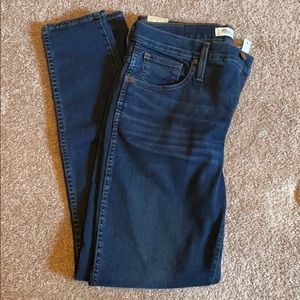 NWT 10" High-Rise Skinny Jeans in Danny Wash